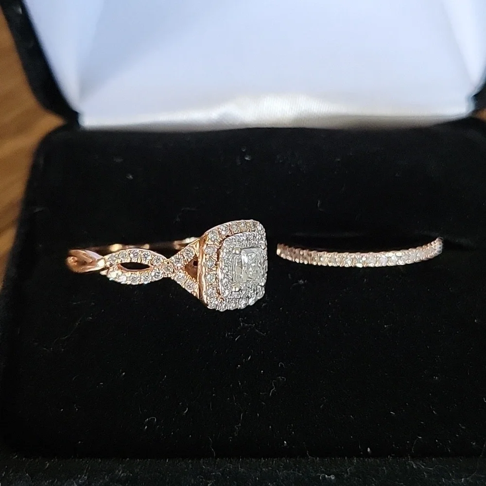 14K Rose gold bridal set Size 5 Reasonable offers will be considered. - Picture 4 of 8